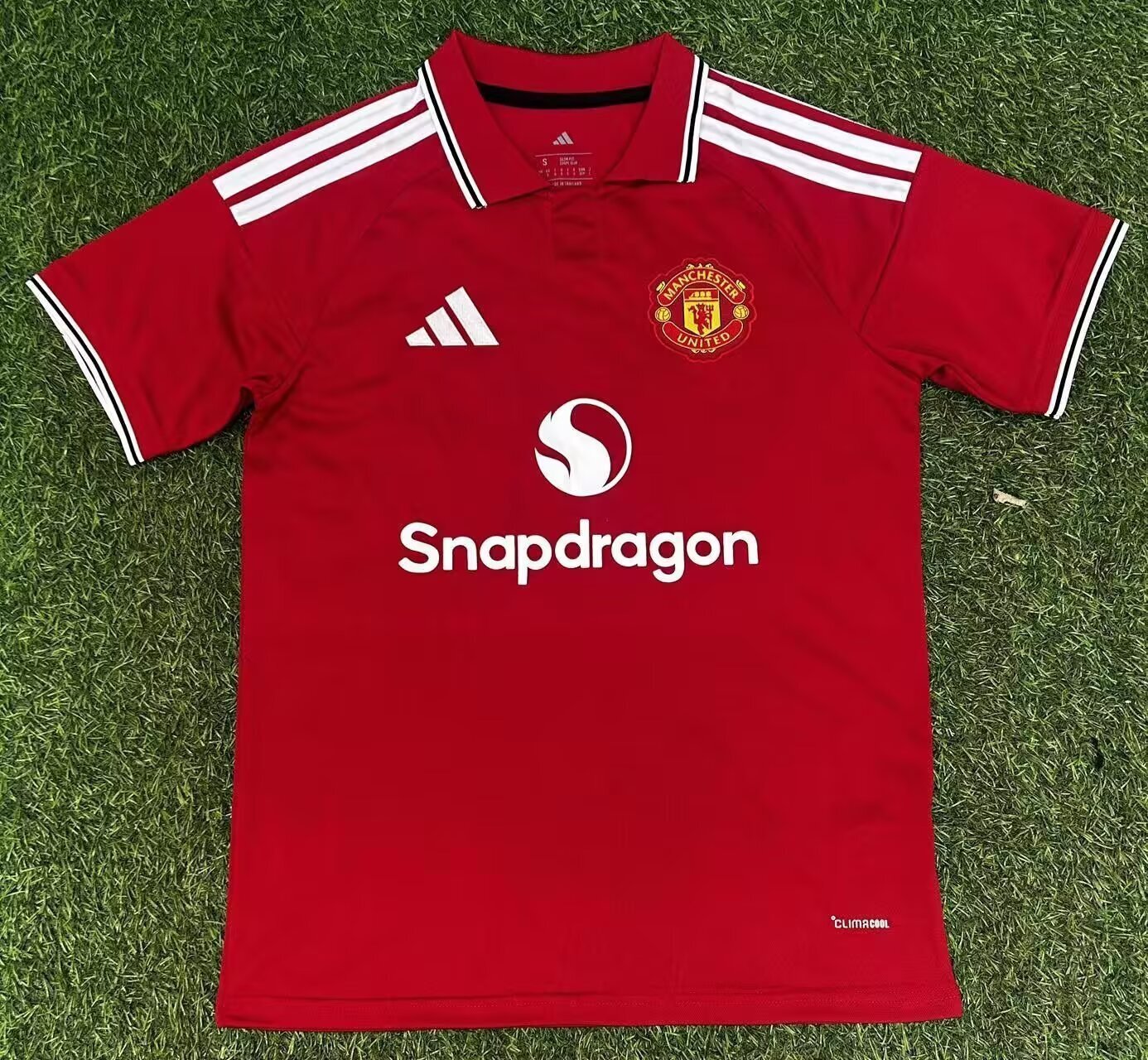 MANU Red Fan Tee - UNISEX